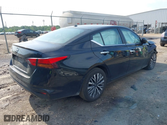2025 Nissan Altima SV with VIN 1N4BL4DV2SN307873, listed as a IAAI auction lot 42152604 with 14,585 mi miles and . Bid and sale history available at DreamBid. Image 4.