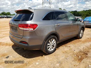 2017 Kia Sorento LX z VIN 5XYPG4A35HG297508, wystawiony jako Copart lot #56898275 z przebiegiem 137 498 mil mil oraz Szkoda całkowita • Salvage title. Historia ofert i sprzedaży dostępna na DreamBid. Obrazek 3.