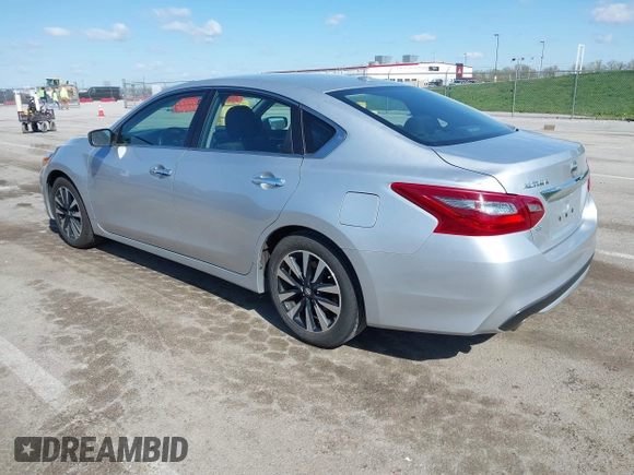 2018 Nissan Altima SR with VIN 1N4AL3APXJC258864, listed as a IAAI auction lot 42018305 with 59,265 mi miles and . Bid and sale history available at carsss.com. Image 3.