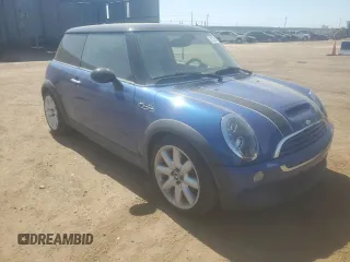 2005 MINI Hardtop S with VIN WMWRE33415TD90833, listed as a Copart auction lot 61238165 with 174,647 mi miles and Salvage title. Bid and sale history available at DreamBid. Image 4.