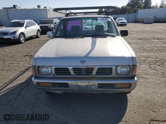 1996 Nissan Frontier XE z VIN 1N6SD11SXTC371962, wystawiony jako Copart lot #52947535 z przebiegiem 256 352 mil mil oraz Czysty tytuł • Clean title. Historia ofert i sprzedaży dostępna na DreamBid. Obrazek 5.