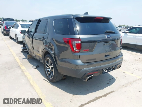 2016 Ford Explorer Sport z VIN 1FM5K8GT1GGD26630, wystawiony jako IAAI lot #42251430 z przebiegiem 139 726 mil mil oraz . Historia ofert i sprzedaży dostępna na DreamBid. Obrazek 3.