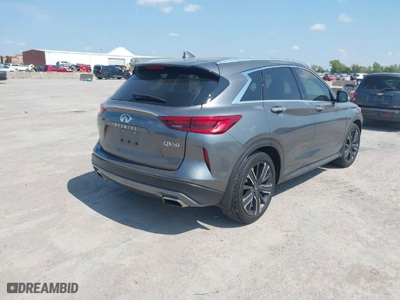 2021 Infiniti QX50 LUXE with VIN 3PCAJ5BA7MF109969, listed as a IAAI auction lot 40373144 with 28,257 mi miles. Bid and sale history available at carsss.com. Image 4.