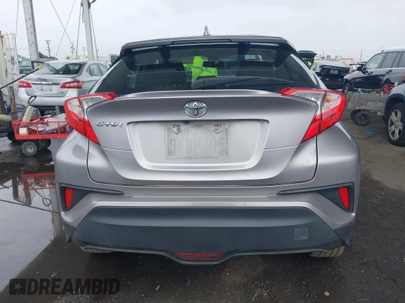2018 Toyota C-HR XLE z VIN NMTKHMBX0JR007935, wystawiony jako IAAI lot #41805818 z przebiegiem 58 366 mil mil oraz . Historia ofert i sprzedaży dostępna na DreamBid. Obrazek 17.