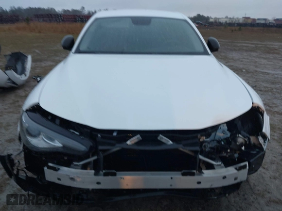 2017 Alfa Romeo Giulia Ti z VIN ZARFAECN2H7539370, wystawiony jako IAAI lot #41762612 z przebiegiem 100 629 mil mil oraz . Historia ofert i sprzedaży dostępna na DreamBid. Obrazek 6.