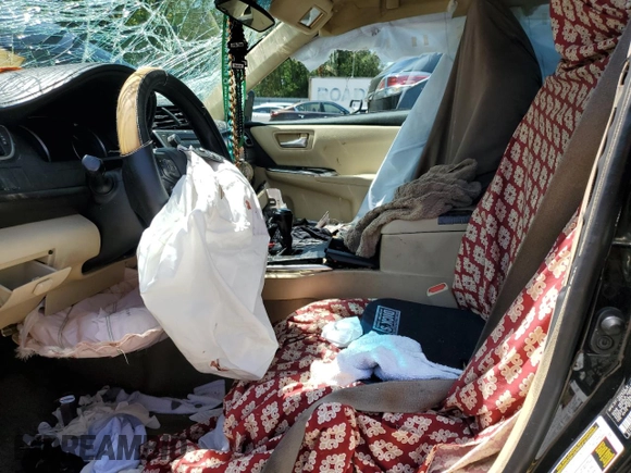 2017 Toyota Camry XLE z VIN 4T1BF1FK0HU700820, wystawiony jako Copart lot #52010655 z przebiegiem Nie podano mil oraz Szkoda całkowita • Salvage title. Historia ofert i sprzedaży dostępna na DreamBid. Obrazek 7.