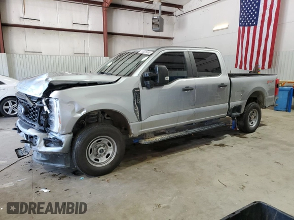 2023 Ford F-250 XL with VIN 1FT8W2BAXPEC99223, listed as a Copart auction lot 56026695 with 33,616 mi miles and Salvage title. Bid and sale history available at DreamBid. Image 1.