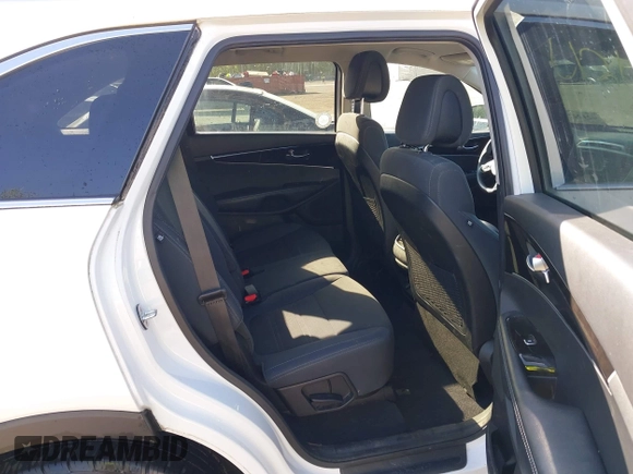 2017 Kia Sorento LX with VIN 5XYPGDA54HG187891, listed as a IAAI auction lot 42122755 with 143,131 mi miles and . Bid and sale history available at carsss.com. Image 8.