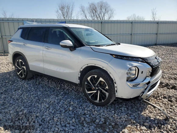 2024 Mitsubishi Outlander SE with VIN JA4J4VA87RZ089014, listed as a Copart auction lot 51427575 with 12,886 mi miles and Clean Title. Bid and sale history available at carsss.com. Image 4.
