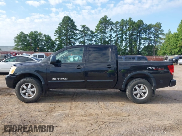 2011 Nissan Titan SL z VIN 1N6AA0EC4BN317674, wystawiony jako IAAI lot #42523569 z przebiegiem 208 045 mil mil oraz . Historia ofert i sprzedaży dostępna na DreamBid. Obrazek 14.