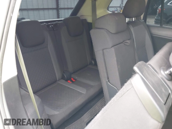 2019 Volkswagen Tiguan S с VIN 3VV1B7AX7KM013381, выставлен на аукционе IAAI как лот 41813840 с пробегом 89 258 миль миль и . История ставок и продаж доступна на DreamBid. Изображение 18.
