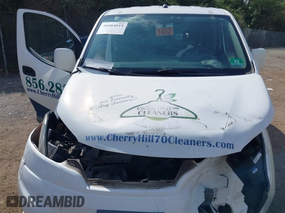 2015 Nissan NV200 SV with VIN 3N6CM0KN2FK696854, listed as a IAAI auction lot 40484019 with 198,411 mi miles. Bid and sale history available at carsss.com. Image 6.