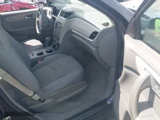2015 Chevrolet Traverse LS with VIN 1GNKRFED1FJ276341, listed as a IAAI auction lot 41936899 with 139,340 mi miles. Bid and sale history available at carsss.com. Image 5.