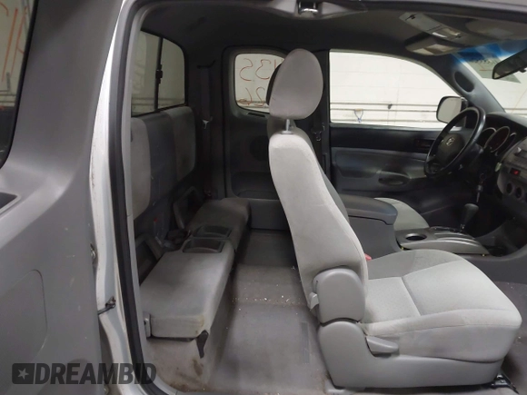 2005 Toyota Tacoma PreRunner z VIN 5TETU62N15Z064813, wystawiony jako IAAI lot #41353526 z przebiegiem 172 318 mil mil oraz . Historia ofert i sprzedaży dostępna na DreamBid. Obrazek 8.