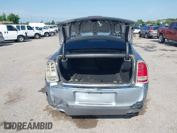 2014 Chrysler 300 z VIN 2C3CCAAG8EH161922, wystawiony jako IAAI lot #42195441 z przebiegiem 117 059 mil mil oraz . Historia ofert i sprzedaży dostępna na DreamBid. Obrazek 16.