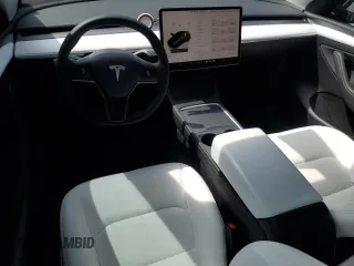 2024 Tesla Model Y z VIN 7SAYGDED4RF206585, wystawiony jako Copart lot #54161715 z przebiegiem 4 228 mil mil oraz Szkoda całkowita • Salvage title. Historia ofert i sprzedaży dostępna na DreamBid. Obrazek 8.