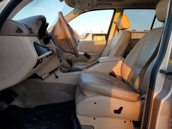 2004 Mercedes-Benz M-Class with VIN 4JGAB75E34A489128, listed as a Copart auction lot 84498404 with 122,094 mi miles and Salvage Title. Bid and sale history available at carsss.com. Image 7.