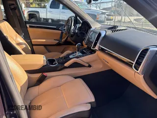 2018 Porsche Cayenne с VIN WP1AA2A22JKA07419, выставлен на аукционе Copart как лот 55361725 с пробегом 26 908 миль миль и Списание • Salvage title. История ставок и продаж доступна на DreamBid. Изображение 5.
