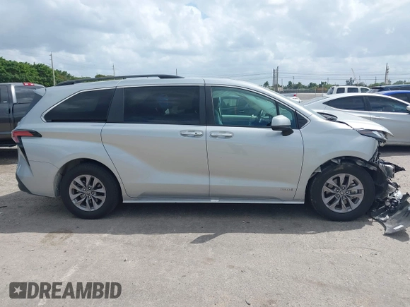 2021 Toyota Sienna XLE with VIN 5TDYRKEC2MS072800, listed as a IAAI auction lot 41918739 with 47,921 mi miles and . Bid and sale history available at DreamBid. Image 13.