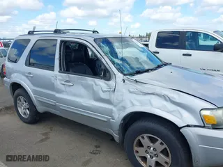 2005 Ford Escape Limited with VIN 1FMYU04165KB19009, listed as a IAAI auction lot 39055762 with 180,484 mi miles. Bid and sale history available at carsss.com. Image 6.