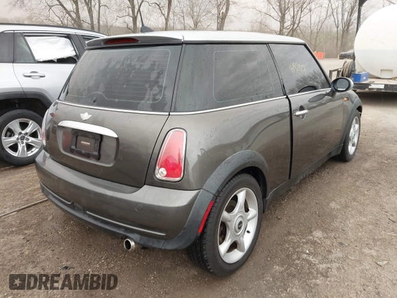 2006 MINI Hardtop z VIN WMWRC33506TK71183, wystawiony jako IAAI lot #41821227 z przebiegiem 87 958 mil mil oraz . Historia ofert i sprzedaży dostępna na DreamBid. Obrazek 4.