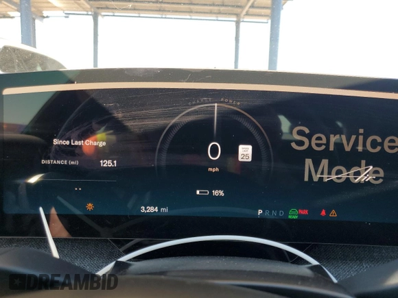 2024 Lucid Air Pure z VIN 50EA1PGA8RA001327, wystawiony jako Copart lot #74682774 z przebiegiem 3284 mil mil oraz Szkody całkowita. Historia ofert i sprzedaży dostępna na DreamBid. Obrazek 9.