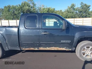 2009 GMC Sierra 1500 SLE with VIN 1GTEK29059Z292915, listed as a IAAI auction lot 40400096 with 180,439 mi miles. Bid and sale history available at carsss.com. Image 14.