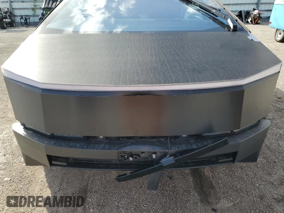 2024 Tesla Cybertruck Cyberbeast z VIN 7G2CEHEE5RA000103, wystawiony jako Copart lot #78871284 z przebiegiem Nie podano mil oraz Czysty tytuł • Clean title. Historia ofert i sprzedaży dostępna na DreamBid. Obrazek 12.
