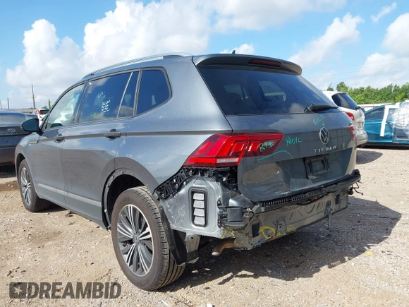 2024 Volkswagen Tiguan Wolfsburg Edition z VIN 3VV6B7AX8RM224282, wystawiony jako IAAI lot #42571544 z przebiegiem 16 516 mil mil oraz . Historia ofert i sprzedaży dostępna na DreamBid. Obrazek 3.