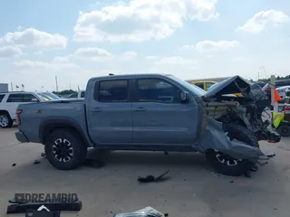 2022 Nissan Frontier SV z VIN 1N6ED1EJ3NN661336, wystawiony jako IAAI lot #42331182 z przebiegiem Nie podano mil oraz . Historia ofert i sprzedaży dostępna na DreamBid. Obrazek 14.