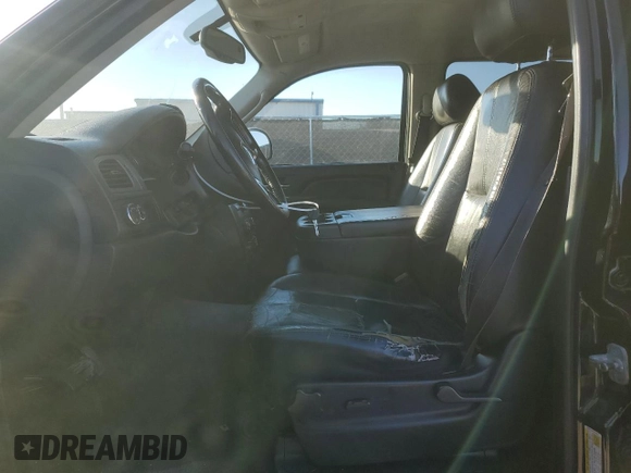 2008 Chevrolet Suburban LTZ with VIN 3GNFC16JX8G185311, listed as a Copart auction lot 87846365 with 389,765 mi miles and Salvage title. Bid and sale history available at DreamBid. Image 7.