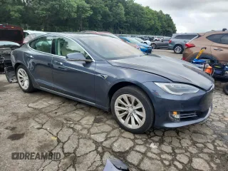 2017 Tesla Model S 60 z VIN 5YJSA1E18HF193461, wystawiony jako Copart lot #61040785 z przebiegiem 99 100 mil mil oraz Szkoda całkowita • Salvage title. Historia ofert i sprzedaży dostępna na DreamBid. Obrazek 4.
