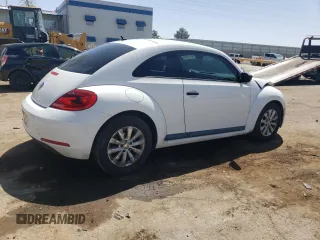 2015 Volkswagen Beetle Fleet Edition z VIN 3VWF17AT6FM615471, wystawiony jako Copart lot #52740305 z przebiegiem 99 537 mil mil oraz Szkoda całkowita • Salvage title. Historia ofert i sprzedaży dostępna na DreamBid. Obrazek 3.