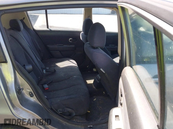 2008 Nissan Versa S z VIN 3N1BC13E88L387251, wystawiony jako IAAI lot #41851577 z przebiegiem 275 098 mil mil oraz . Historia ofert i sprzedaży dostępna na DreamBid. Obrazek 8.