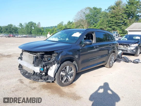 2022 Kia Sorento S z VIN 5XYRL4LCXNG157029, wystawiony jako IAAI lot #42502291 z przebiegiem 60 403 mil mil oraz . Historia ofert i sprzedaży dostępna na DreamBid. Obrazek 2.
