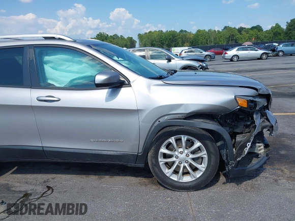 2020 Jeep Cherokee Latitude z VIN 1C4PJLCB3LD615147, wystawiony jako IAAI lot #42569825 z przebiegiem 128 952 mil mil oraz . Historia ofert i sprzedaży dostępna na DreamBid. Obrazek 17.