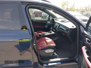 2018 Porsche Macan S with VIN WP1AB2A56JLB40010, listed as a IAAI auction lot 42126731 with 30,016 mi miles and . Bid and sale history available at DreamBid. Image 5.