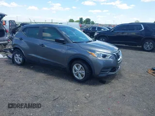 2020 Nissan Kicks S z VIN 3N1CP5BV3LL512442, wystawiony jako IAAI lot #42177986 z przebiegiem 34 574 mil mil oraz . Historia ofert i sprzedaży dostępna na DreamBid. Obrazek 1.