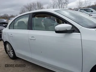 2016 Volkswagen Jetta Sedan 1.8T SEL with VIN 3VWL07AJXGM214382, listed as a IAAI auction lot 42042424 with 1 mi miles. Bid and sale history available at carsss.com. Image 13.