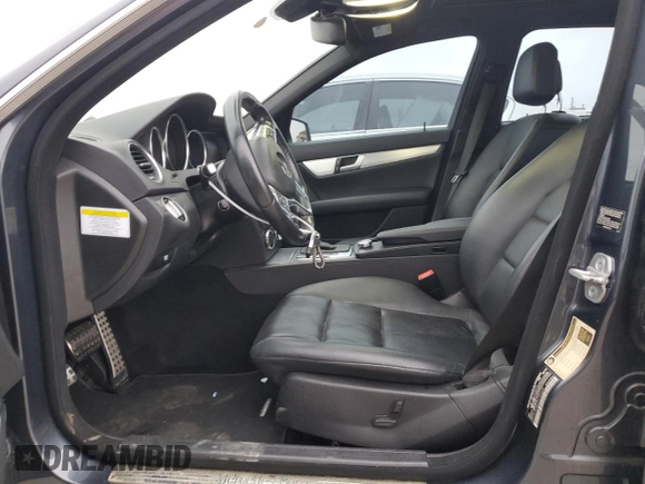 2013 Mercedes-Benz C 250 Sport с VIN WDDGF4HB0DA794420, выставлен на аукционе Copart как лот 41104684 с пробегом 178 174 миль миль и Списание • Salvage title. История ставок и продаж доступна на DreamBid. Изображение 7.