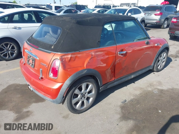 2005 MINI Convertible S z VIN WMWRH33525TF83816, wystawiony jako IAAI lot #42359592 z przebiegiem 137 013 mil mil oraz . Historia ofert i sprzedaży dostępna na DreamBid. Obrazek 4.