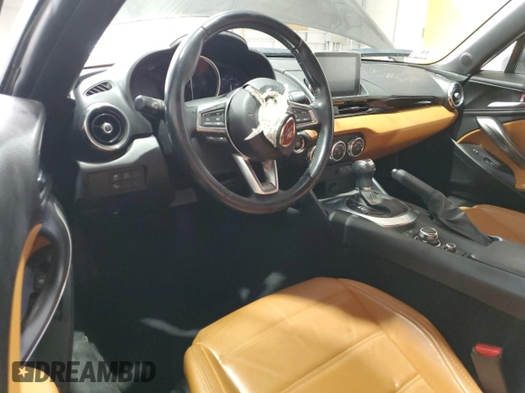 2017 FIAT 124 Spider Elaborazione Abarth z VIN JC1NFAEK1H0125019, wystawiony jako Copart lot #51663565 z przebiegiem Nie podano mil oraz Szkoda całkowita • Salvage title. Historia ofert i sprzedaży dostępna na DreamBid. Obrazek 8.