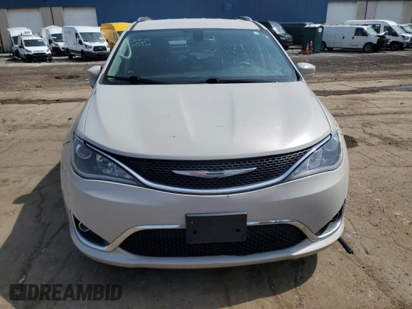 2017 Chrysler Pacifica Touring L Plus with VIN 2C4RC1EG9HR757538, listed as a Copart auction lot 55023885 with 155,608 mi miles and Clean Title. Bid and sale history available at DreamBid. Image 5.