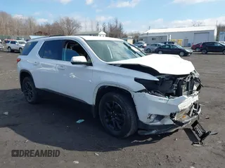 2018 Chevrolet Traverse LT Cloth z VIN 1GNEVGKW8JJ280061, wystawiony jako IAAI lot #41670192 z przebiegiem 133 551 mil mil oraz . Historia ofert i sprzedaży dostępna na DreamBid. Obrazek 1.