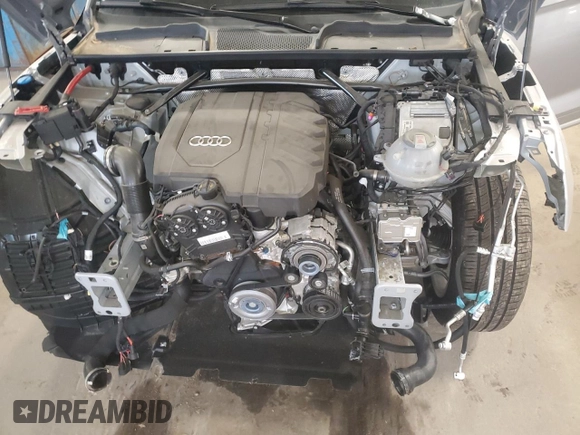 2024 Audi Q5 Premium z VIN WA1ABAFY1R2094807, wystawiony jako Copart lot #60664375 z przebiegiem 2 632 mil mil oraz Szkoda całkowita • Salvage title. Historia ofert i sprzedaży dostępna na DreamBid. Obrazek 12.