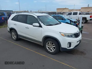 2014 Kia Sorento LX z VIN 5XYKT4A65EG480841, wystawiony jako IAAI lot #41940179 z przebiegiem 164 149 mil mil oraz . Historia ofert i sprzedaży dostępna na DreamBid. Obrazek 1.