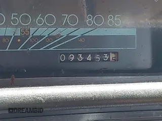 1988 Chevrolet Celebrity z VIN 1G1AW81W0J6173951, wystawiony jako IAAI lot #42173499 z przebiegiem 93 453 mil mil oraz . Historia ofert i sprzedaży dostępna na DreamBid. Obrazek 12.