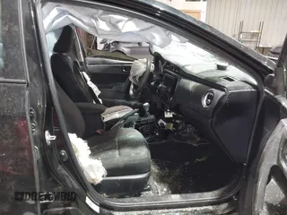 2019 Toyota Corolla L z VIN 5YFBURHE1KP940527, wystawiony jako IAAI lot #42120597 z przebiegiem 93 180 mil mil oraz . Historia ofert i sprzedaży dostępna na DreamBid. Obrazek 5.