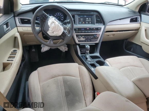 2017 Hyundai Sonata SE z VIN 5NPE24AF5HH483106, wystawiony jako Copart lot #59513995 z przebiegiem 101 774 mil mil oraz Szkoda całkowita • Salvage title. Historia ofert i sprzedaży dostępna na DreamBid. Obrazek 8.