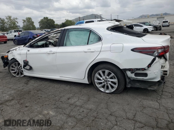 2024 Toyota Camry LE z VIN 4T1C11AKXRU899984, wystawiony jako Copart lot #53620825 z przebiegiem 35 548 mil mil oraz Nie do naprawy • Non repairable. Historia ofert i sprzedaży dostępna na DreamBid. Obrazek 2.